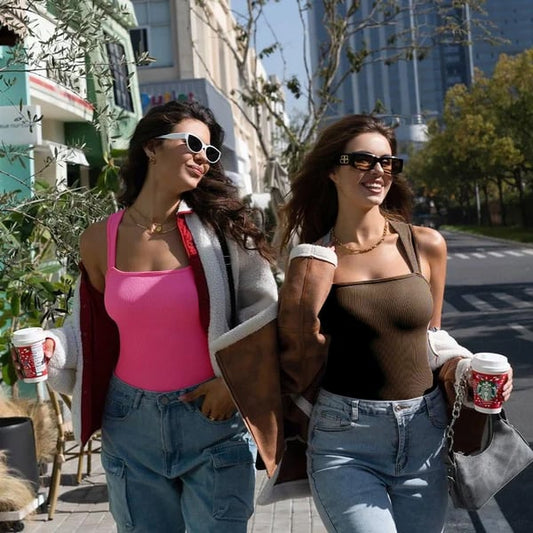 ScandiSculpt™Ribbad Body för Dam med Fyrkantig Ringning – Shapewear Bodysuit som Håller in Magen